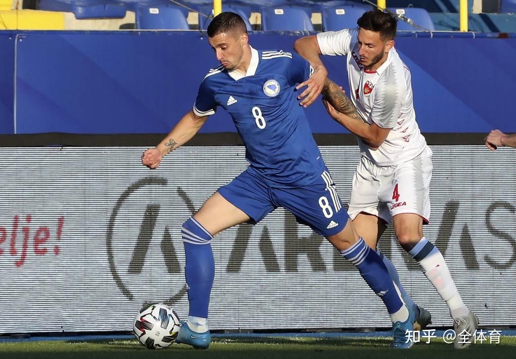 英雄联盟S15赛季Knight阿狸操作解析：九尾妖狐魅惑技巧与团战反打战术，高机动性英雄实战深度剖析-电竞牛官网